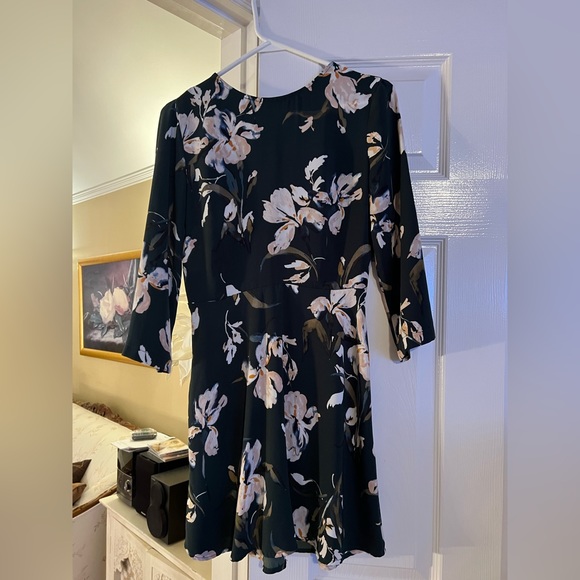 Dynamite Floral Dress - Picture 3 of 6